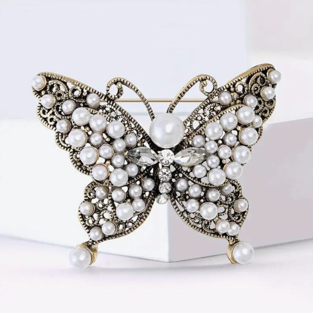 ♥️ New Antique Style Vintage brooch with stunning sparkling crystals & Pearls ♥️
